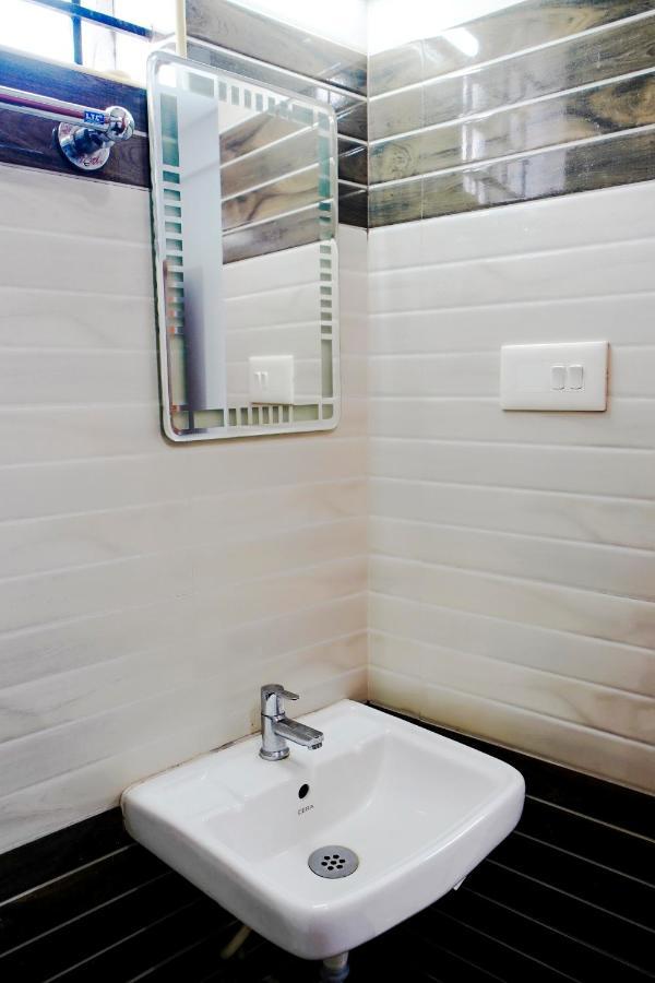 Reach Residency Hotel Kochi Exterior foto