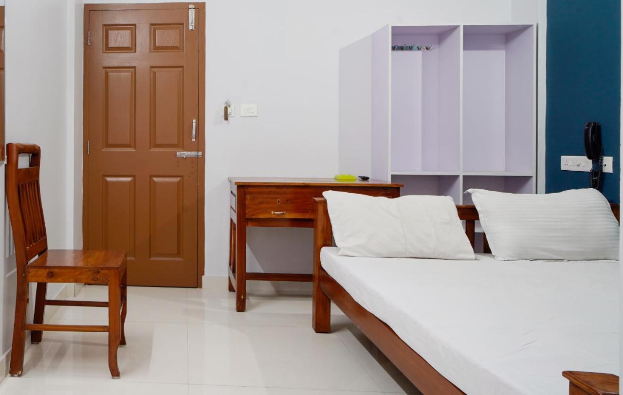 Reach Residency Hotel Kochi Exterior foto