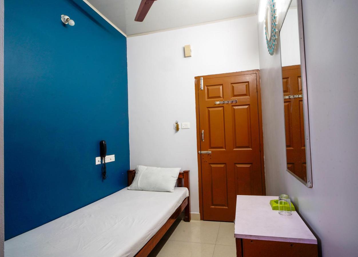 Reach Residency Hotel Kochi Exterior foto