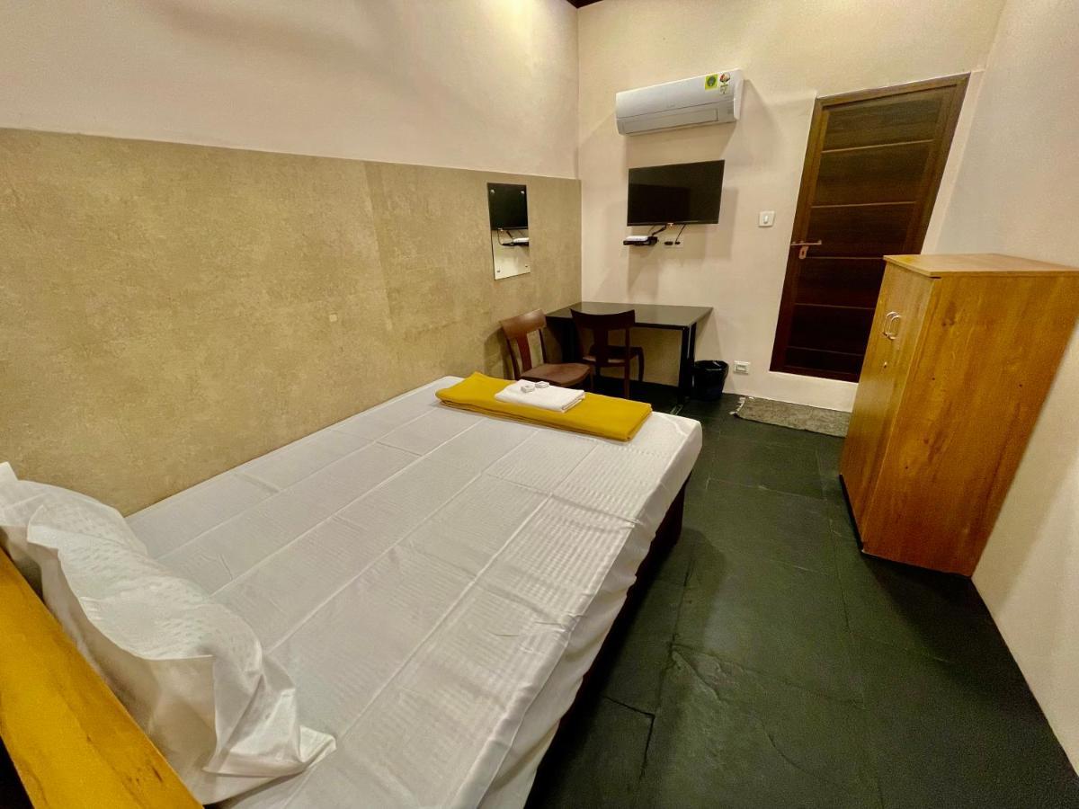 Reach Residency Hotel Kochi Exterior foto