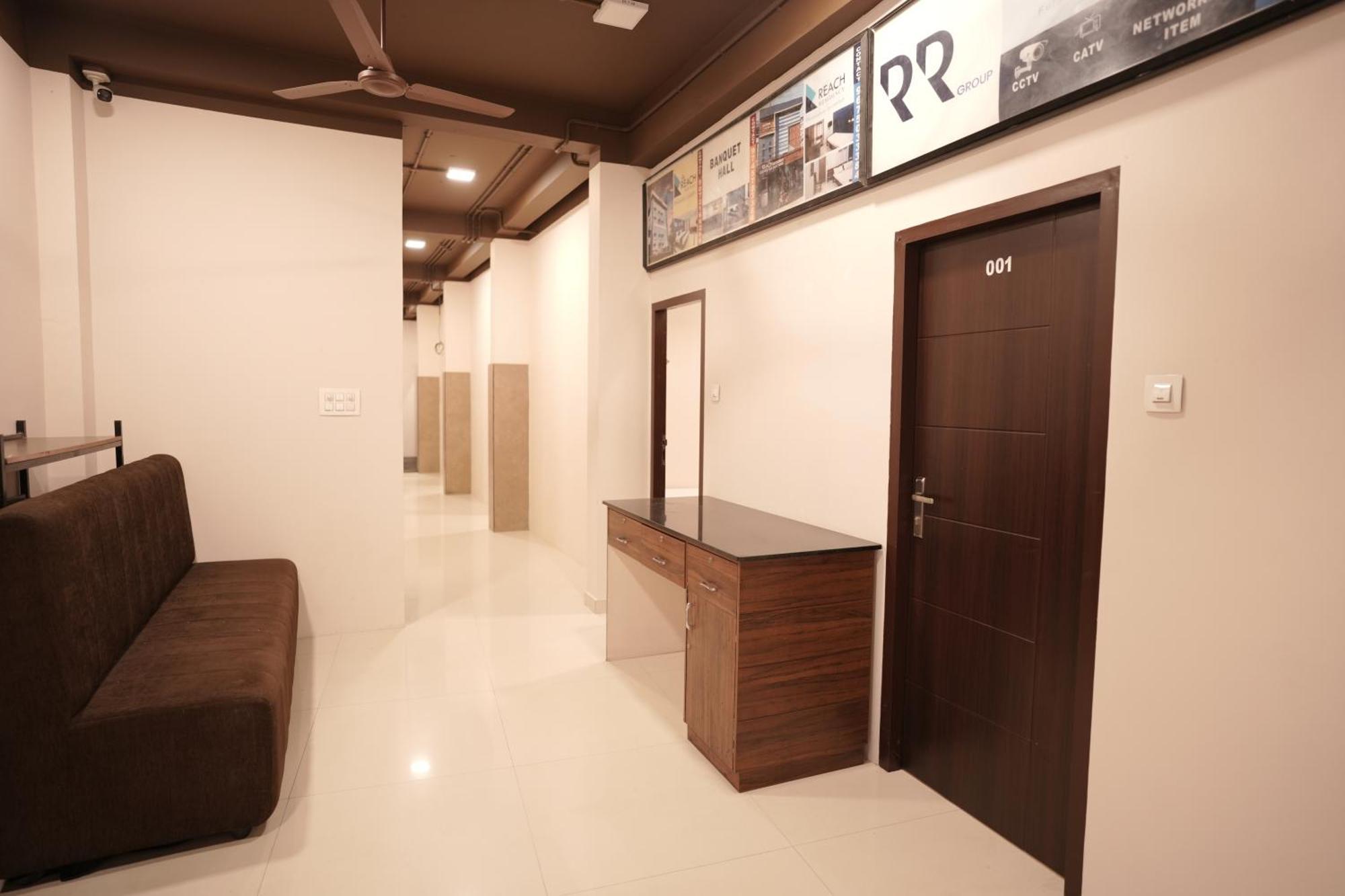 Reach Residency Hotel Kochi Exterior foto