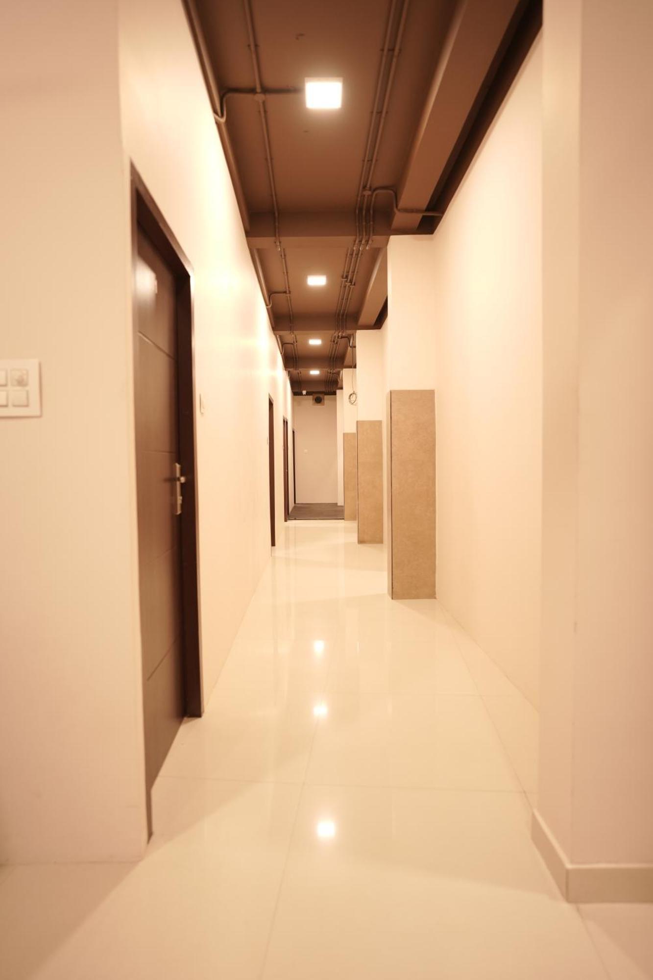 Reach Residency Hotel Kochi Exterior foto