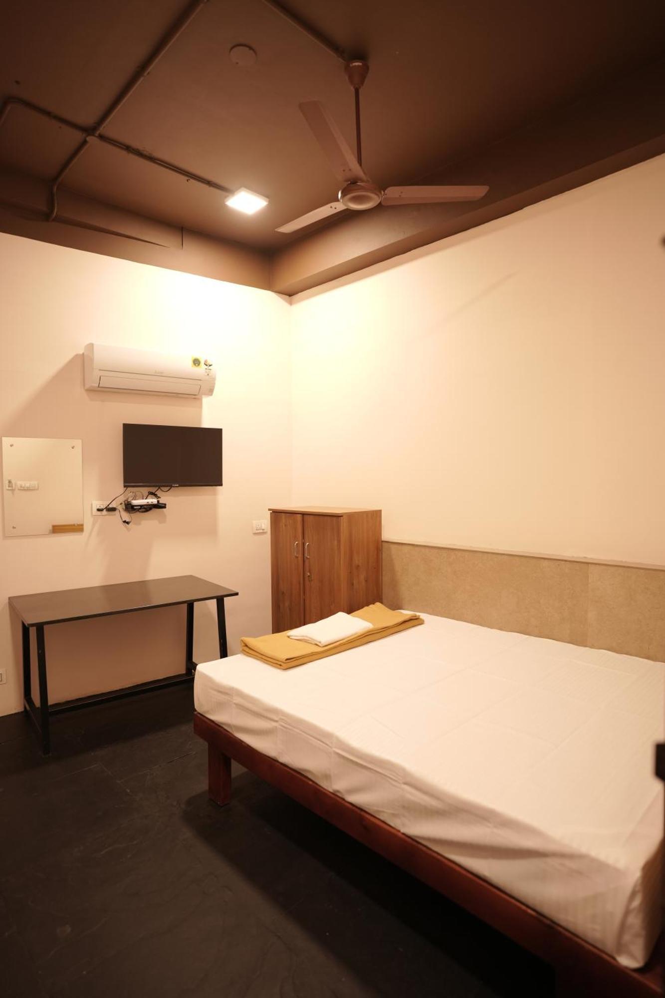 Reach Residency Hotel Kochi Exterior foto
